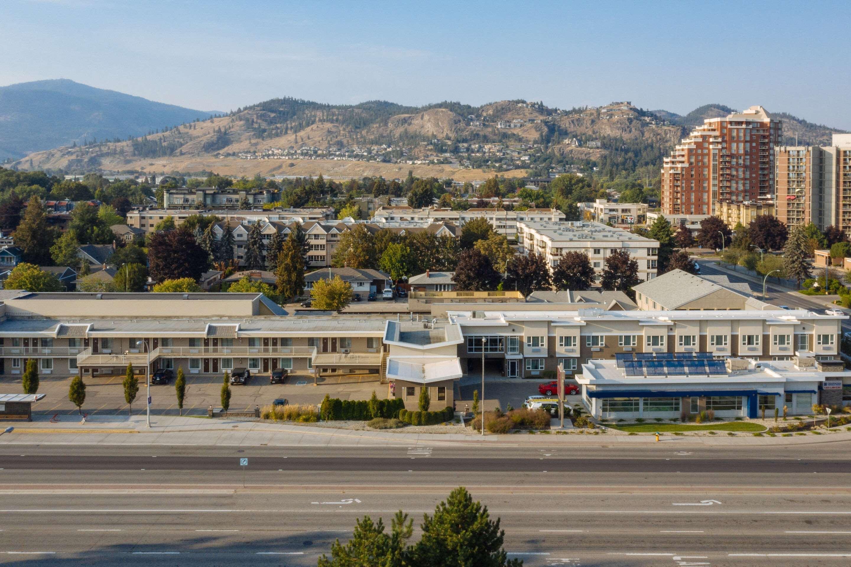 Econo Lodge Inn & Suites Kelowna Exterior foto